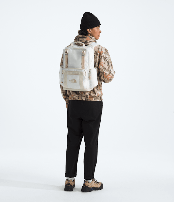 Base Camp Daypack  25L TNF White AshCalacattaPale Khaki MODELBACK