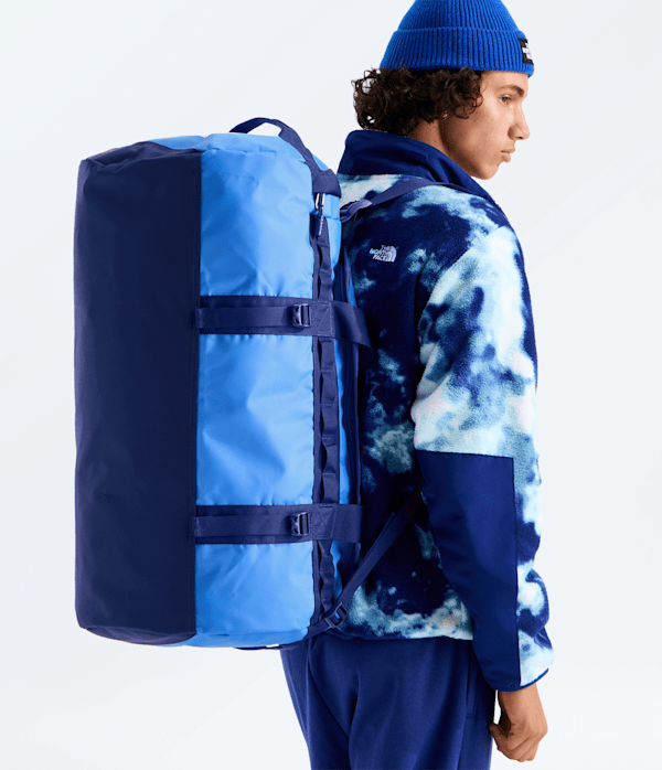 Base Camp DuffelM TNF MODELBACK