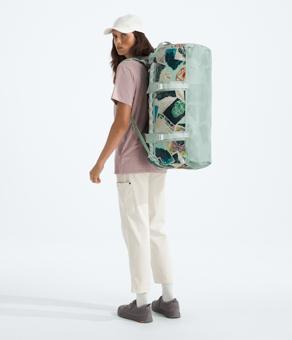 Base Camp DuffelM TNF Opal Frost TNF Postcard MODELBACK