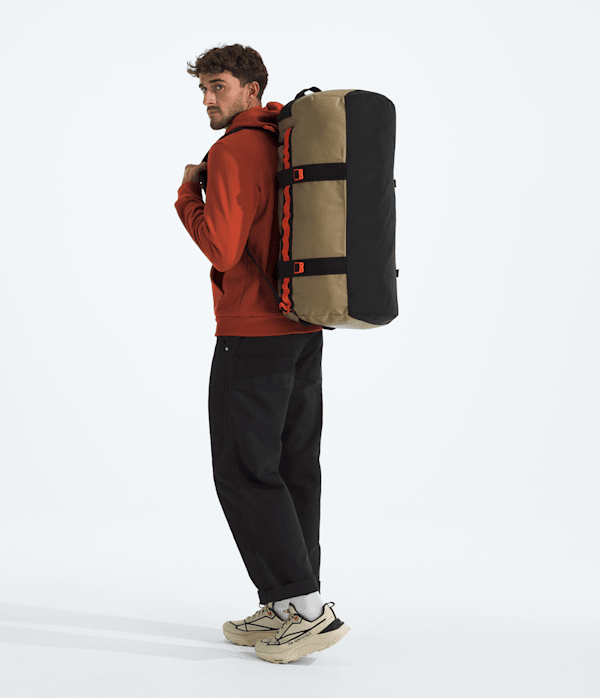Base Camp DuffelM TNF CedarTnf BlackLava Red MODELBACK