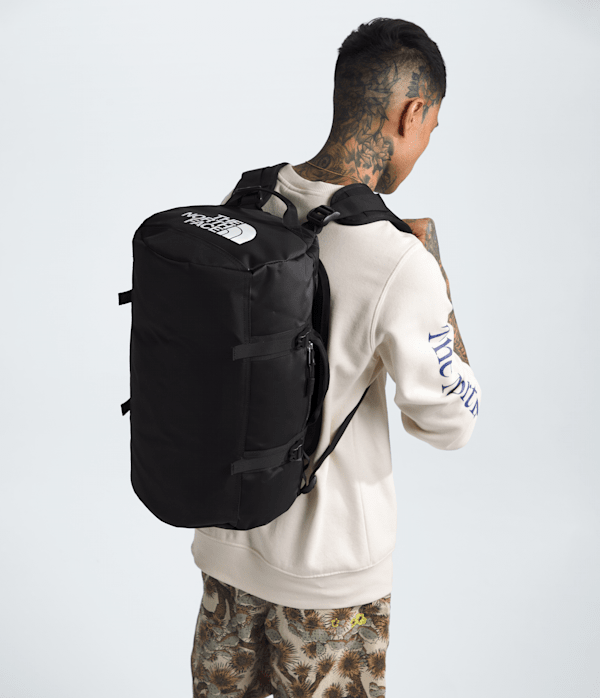 Base Camp DuffelXS TNF MODELBACK