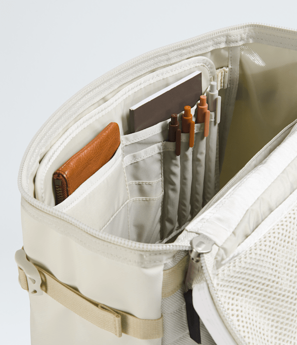 Base Camp Fusebox  30L TNF White AshCalacattaPale Khaki ALT2