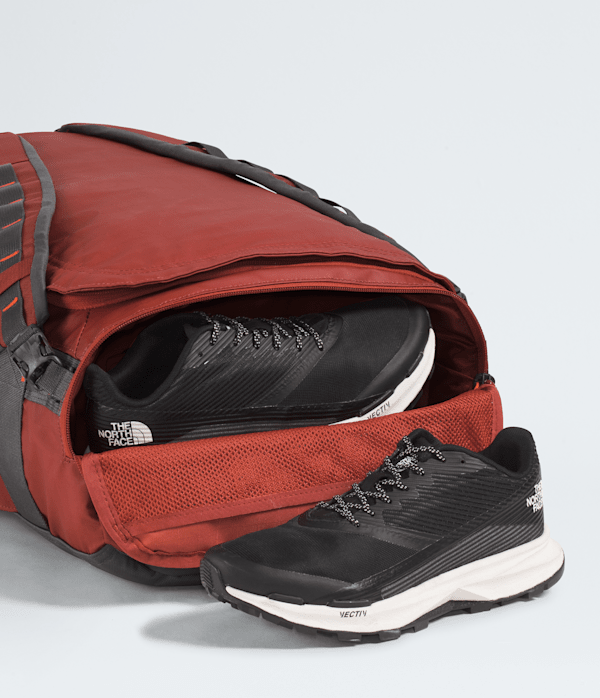 Base Camp Voyager Duffel32L TNF Iron ClayAnthracite GreyLava Red ALT2