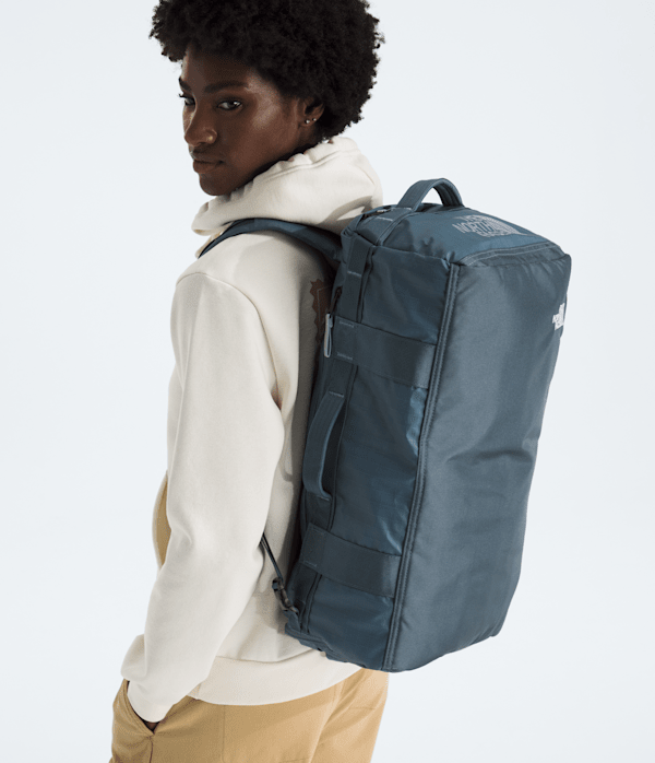 Base Camp Voyager Duffel32L TNF Granite GreyFrost Grey MODELBACK