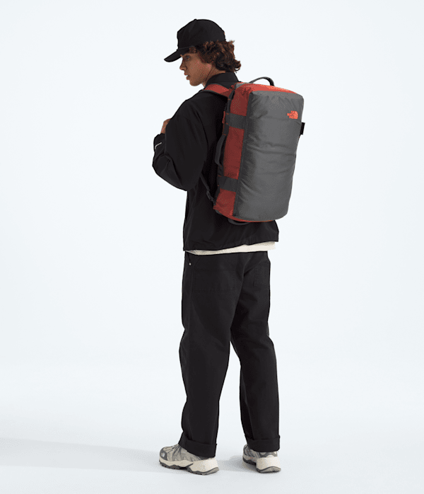 Base Camp Voyager Duffel32L TNF Iron ClayAnthracite GreyLava Red MODELBACK
