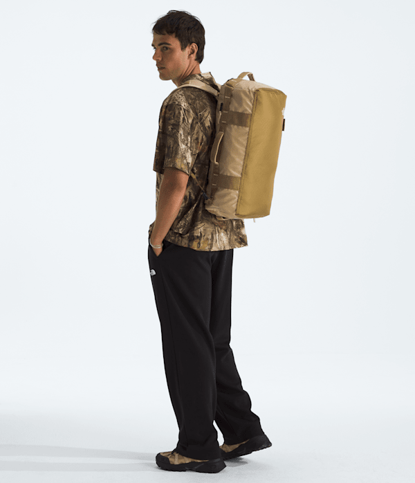 Base Camp Voyager Duffel32L TNF Khaki StoneUtility BrownDesert Stone MODELBACK