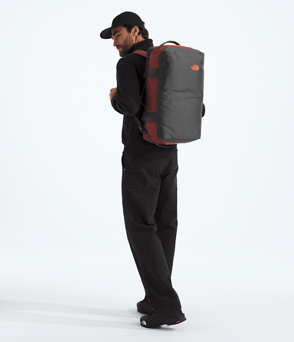 Base Camp Voyager Duffel42L TNF Iron ClayAnthracite GreyLava Red MODELBACK