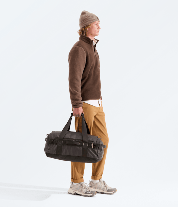 Base Camp Voyager Duffel42L TNF Dark ChesnutGarnet MODELBACK