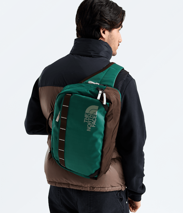 Base Camp Voyager Sling TNF MODELBACK