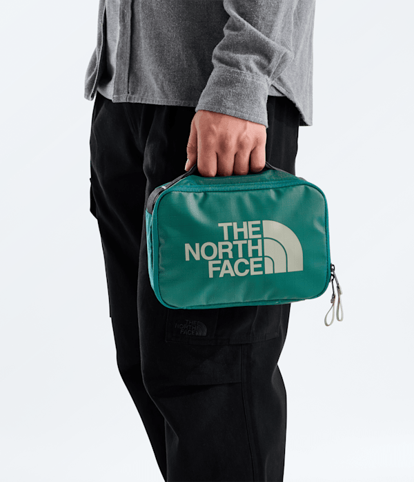 Base Camp Voyager Toiletry Kit TNF MODELBACK