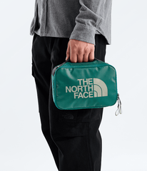 Base Camp Voyager Toiletry Kit TNF MODELBACK