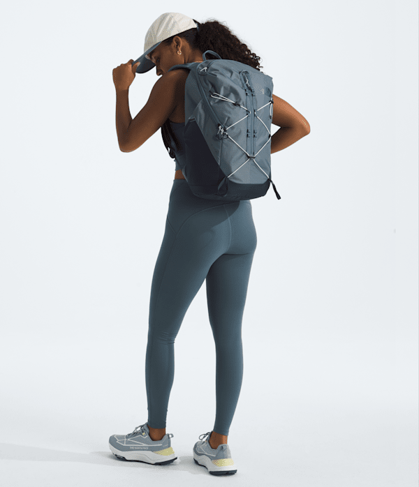Borealis Trail Backpack  26L TNF Granite Grey MODELBACK