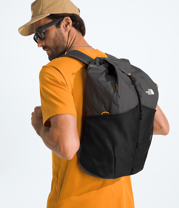 Clyffe Daypack  23L TNF Anthracite GreyTNF Black MODELBACK