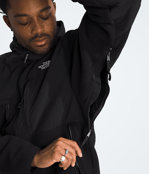 Mens Retro Denali Hoodie TNF MODELALT2