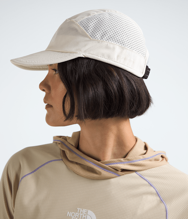 Summer LT Run Hat TNF White Dune MODELBACK