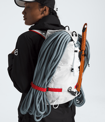 Summit Series Verto 18 Backpack TNF MODELBACK