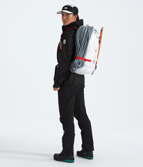 Summit Series Verto 27 Backpack TNF MODELBACK