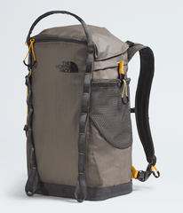 Universal Daypack  20L TNF FRONT34