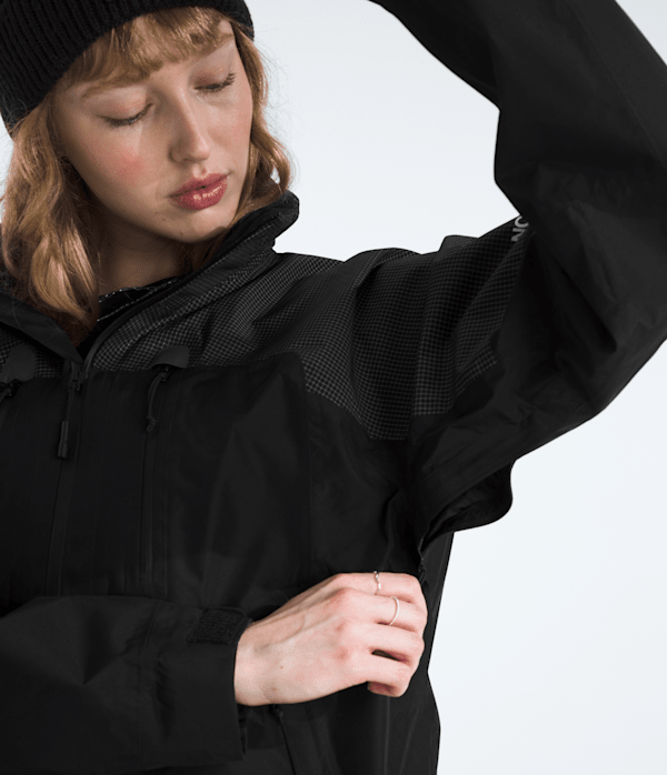 Womens Hike Devils Thumb GORETEX Jacket TNF MODELALT2