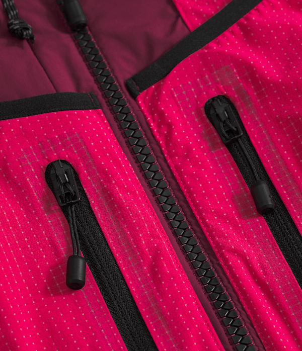 Womens Summit Series AMK Vest TNF DETAIL4