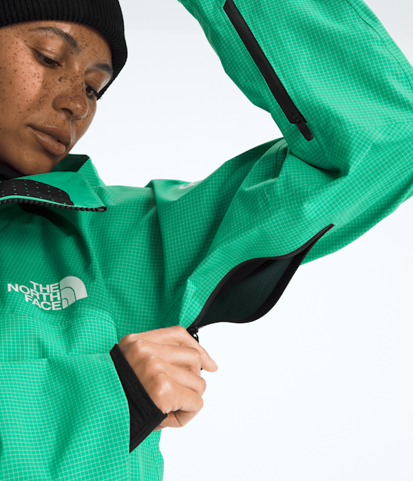 Womens Summit Series Tsirku GORETEX Pro Jacket TNF MODELALT2